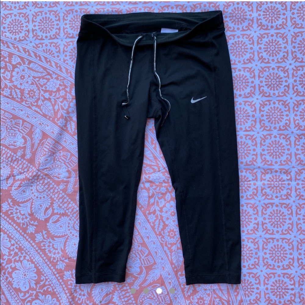 Black Nike leggings